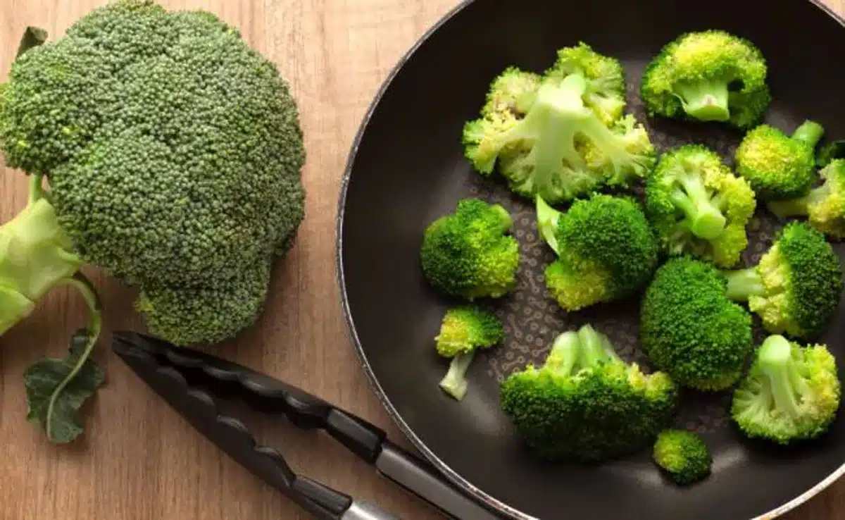 How does broccoli help in weight loss?