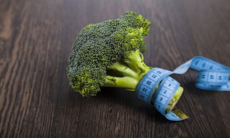 How does broccoli help in weight loss?