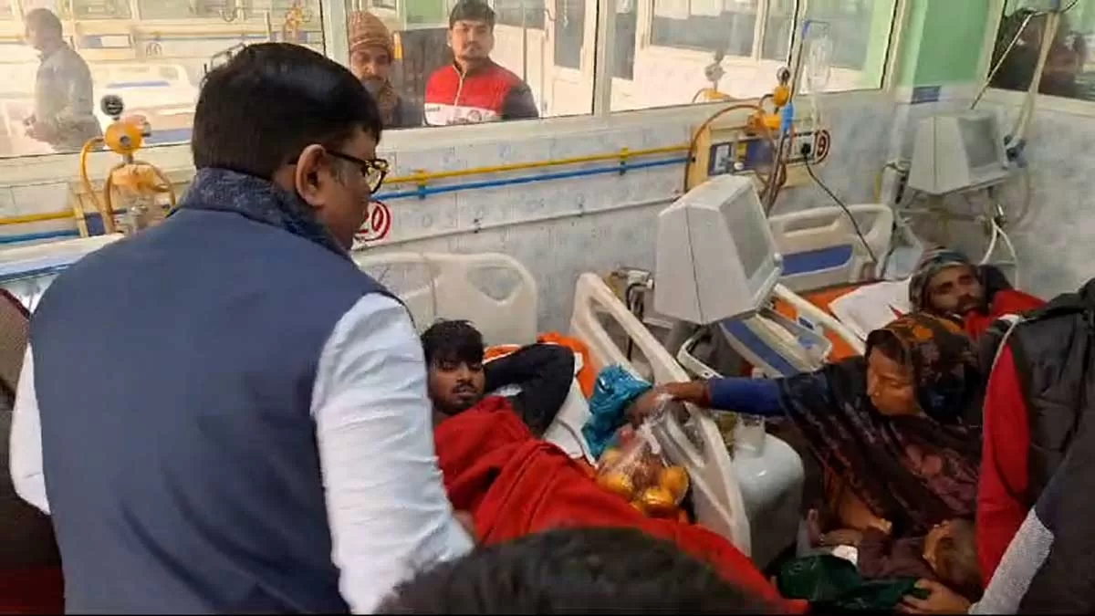 Ex MP Subrat Pathak met the injured in the train accident