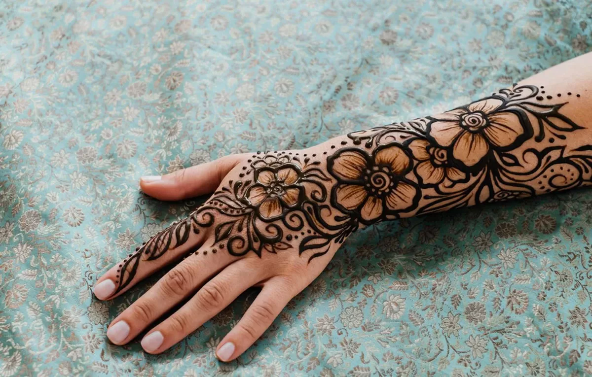 
6 Tips for Dark Color Mehndi During Winters