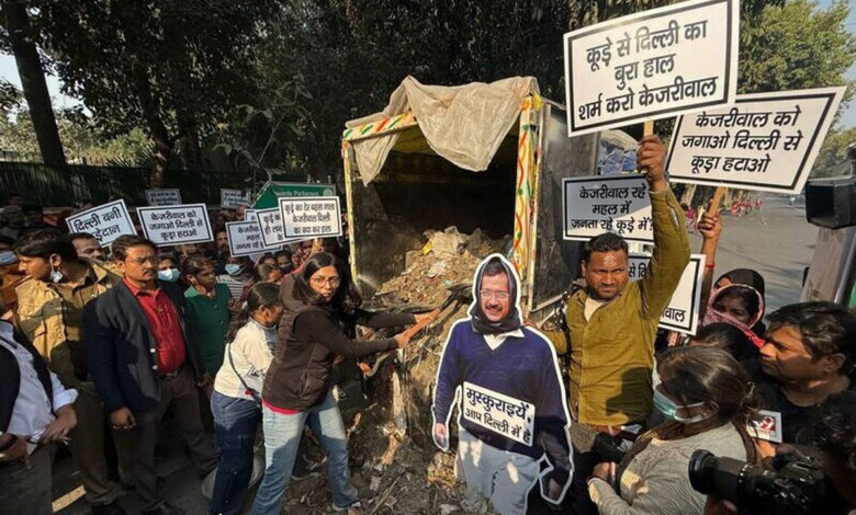 Swati Maliwal detained by police for throwing garbage outside Arvind Kejriwal's house