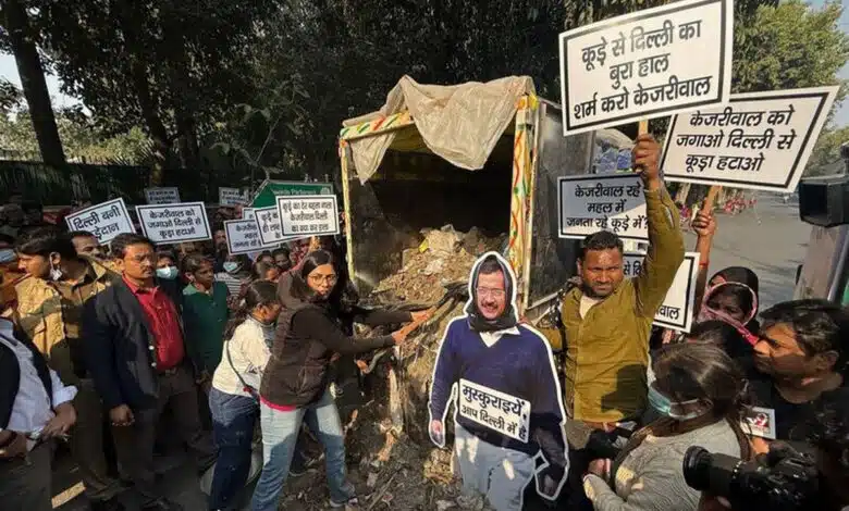 Swati Maliwal detained by police for throwing garbage outside Arvind Kejriwal's house