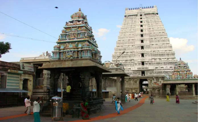 Nandi face the sacred mountain at Tiruvannamalai?