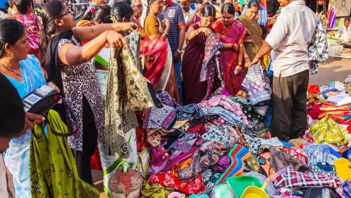 Which market is famous for clothes in Delhi