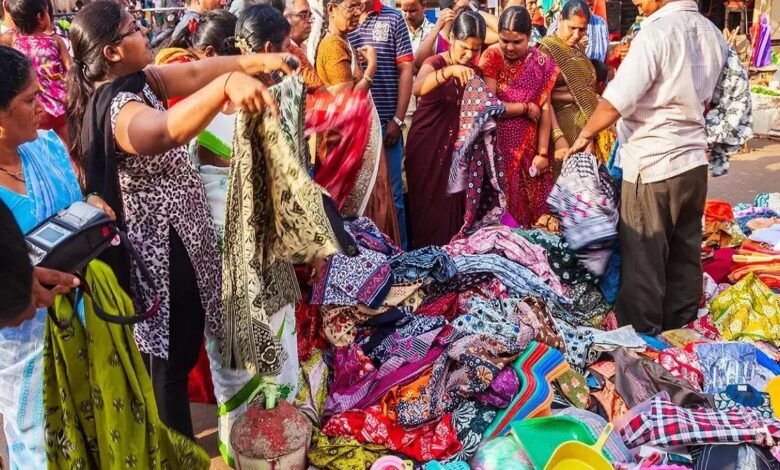 Which market is famous for clothes in Delhi