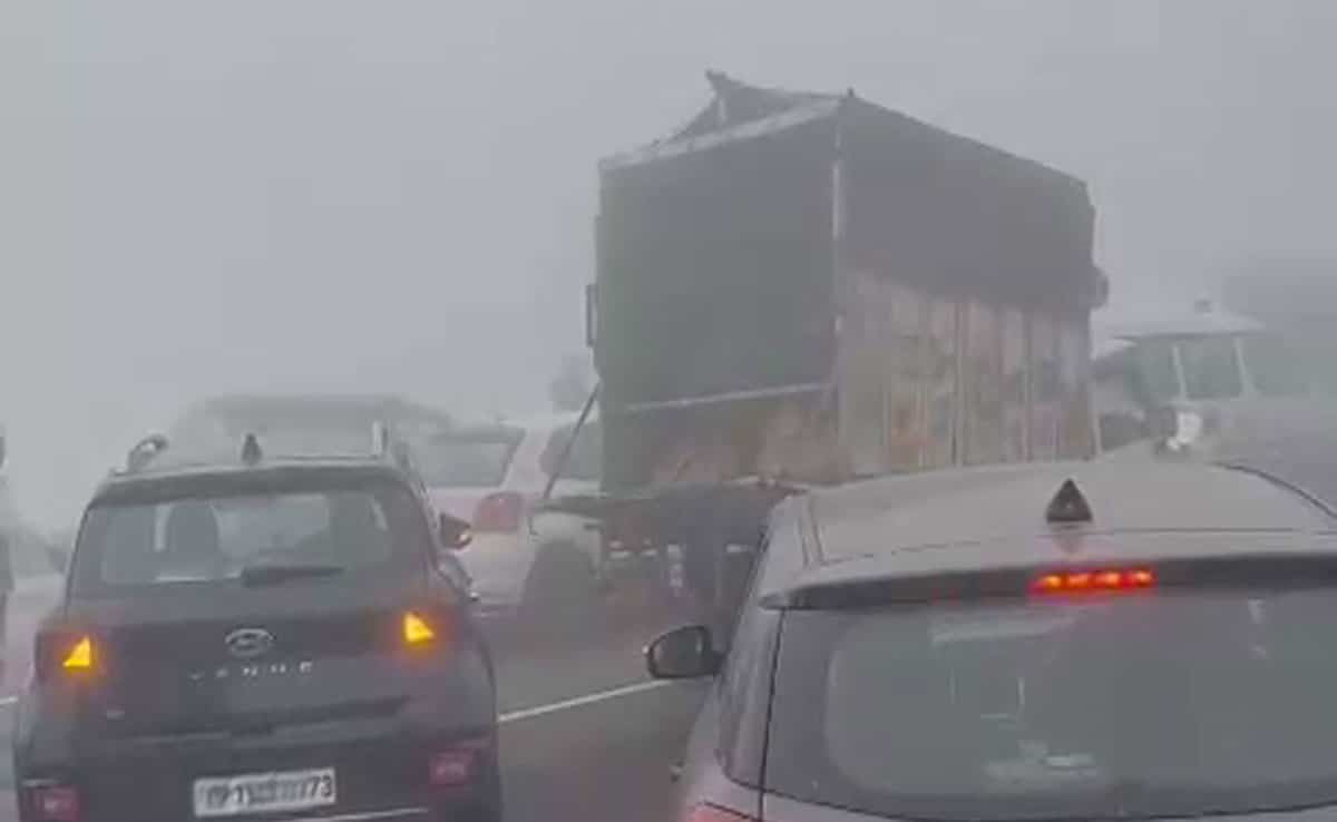 
Vehicles collide on Delhi-Meerut Expressway amid dense fog, many injured