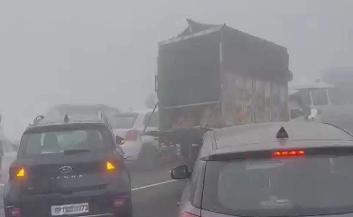 
Vehicles collide on Delhi-Meerut Expressway amid dense fog, many injured