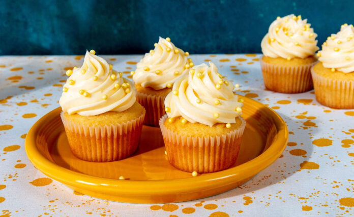 Cupcake: Cupcake Recipes to Delight Your Guests on New Year