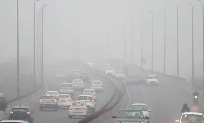 Fog 'wreaks havoc' across North India including Delhi, hundreds of flights and trains affected