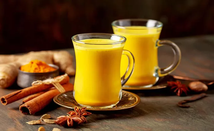 These 5 health problems will be cured by drinking milk mixed with turmeric and black pepper