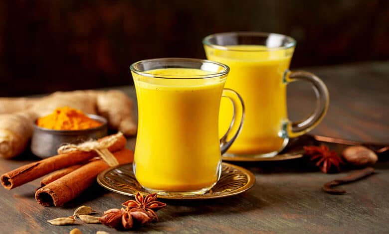 These 5 health problems will be cured by drinking milk mixed with turmeric and black pepper