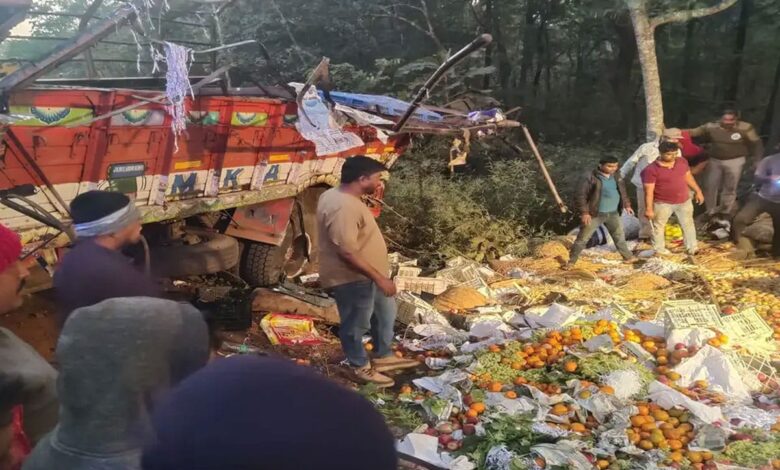 Karnataka: 9 people killed in collision between vegetable truck and tripper in Uttara Kannada district