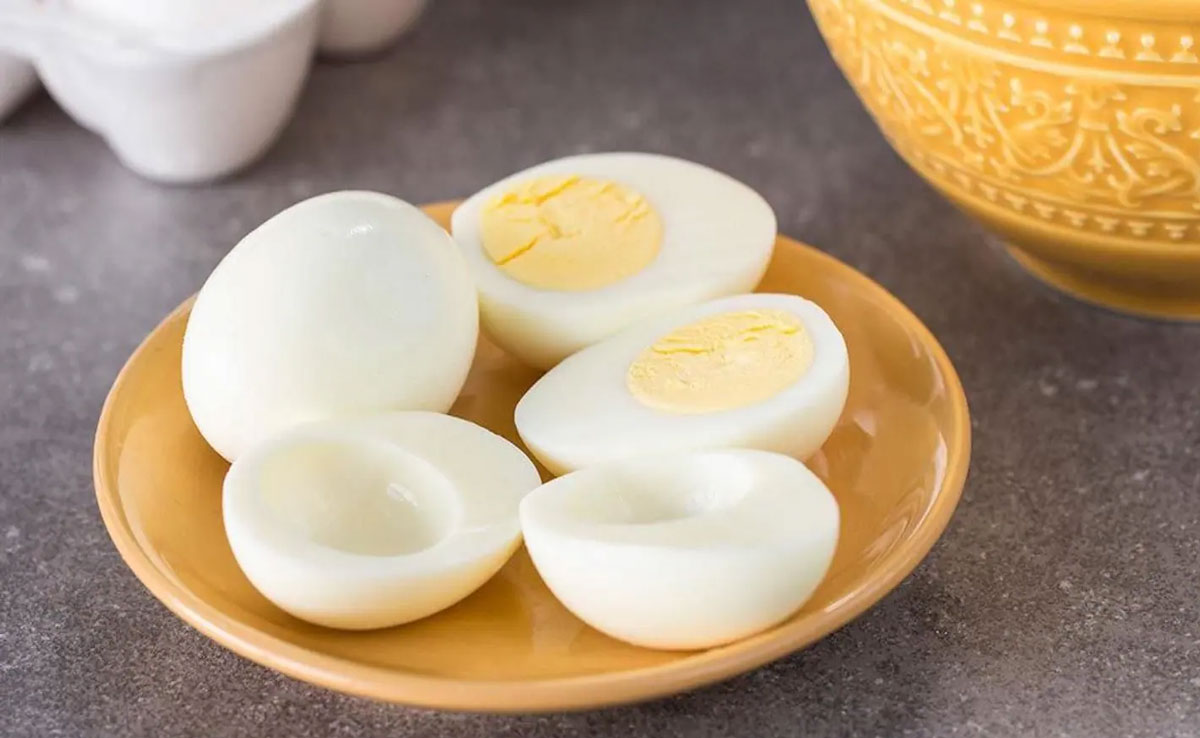 Whole Eggs vs Egg Whites: Which has more protein and nutrition?