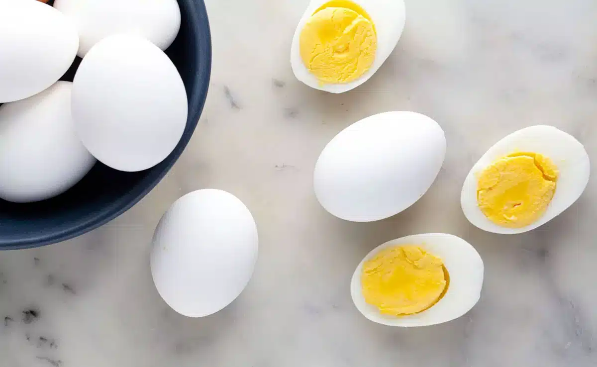 Whole Eggs vs Egg Whites: Which has more protein and nutrition?