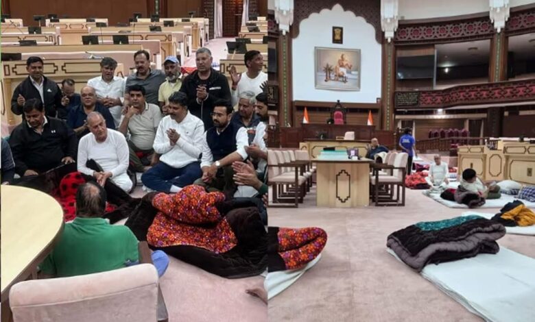 Congress MLAs staged a sit-in protest in Rajasthan
