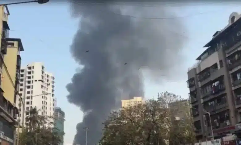 Mumbai: A massive fire broke out in the furniture market of Jogeshwari West, firefighters reached the spot.