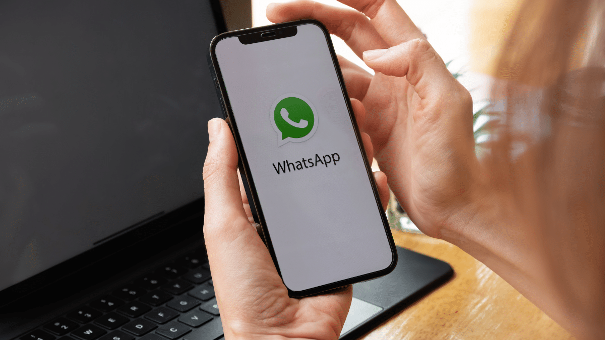 Hide girlfriend's chat on WhatsApp, set it like this!