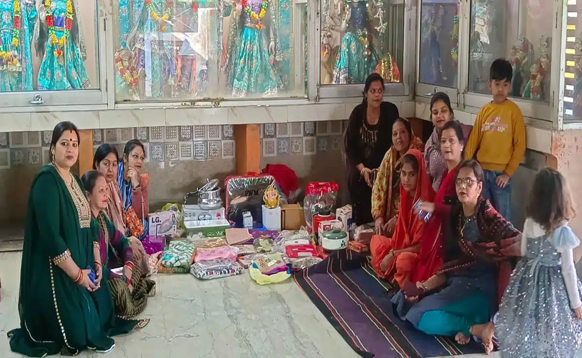 Mahila Shakti Sangathan in Sambhal supported the marriage of a needy girl.