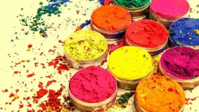 Make Holi colours at home, the fun will be doubled!