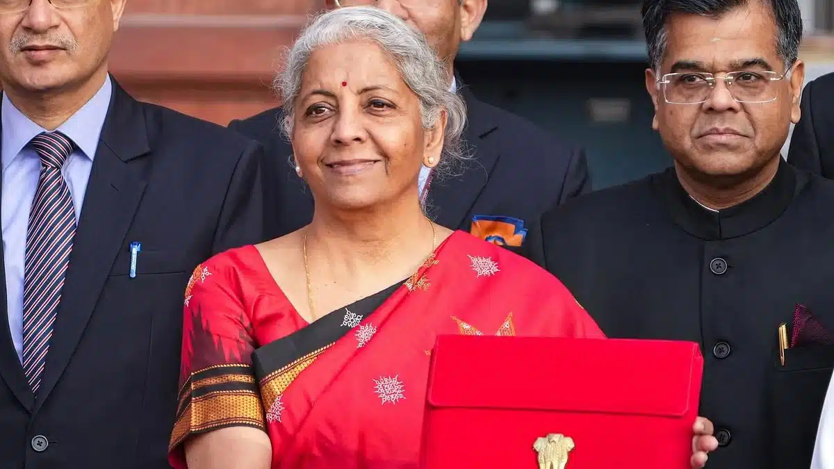 Nirmala Sitharaman made a big announcement for the middle class, no tax till the income of Rs 12 lakh.