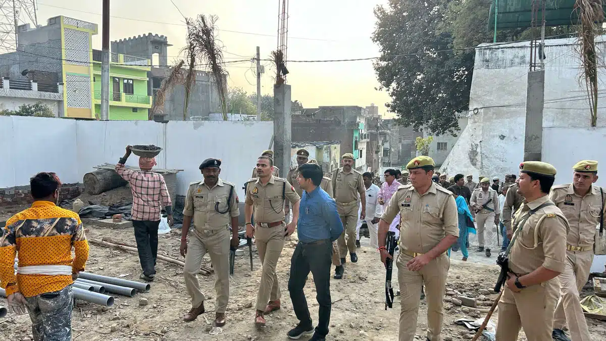 Tight security arrangements on Holi in Sambhal, District Magistrate and SP did foot patrolling