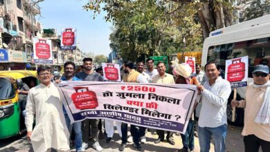 AAP leaders protest against BJP in Delhi