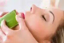 Aloevera gel in summer cools and brightens the skin