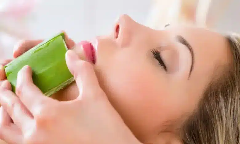 Aloevera gel in summer cools and brightens the skin