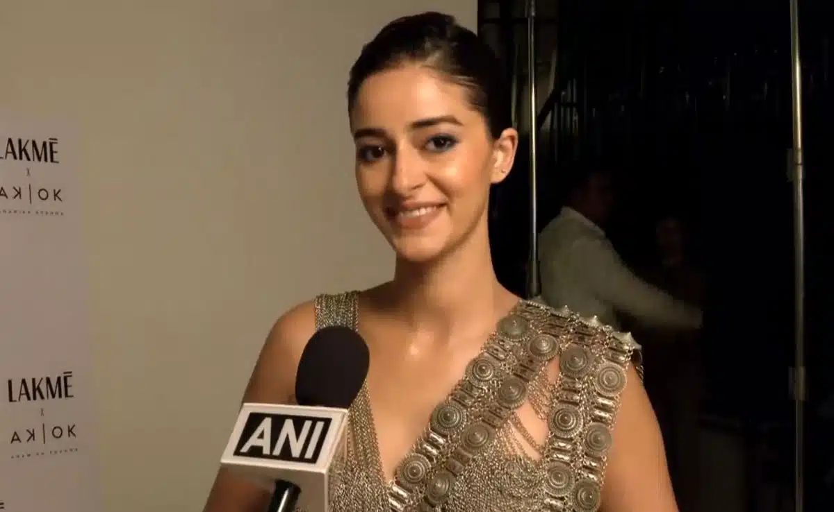 
Lakme Fashion Week 2025: Ananya Panday walks the ramp for Anamika Khanna's LFW show