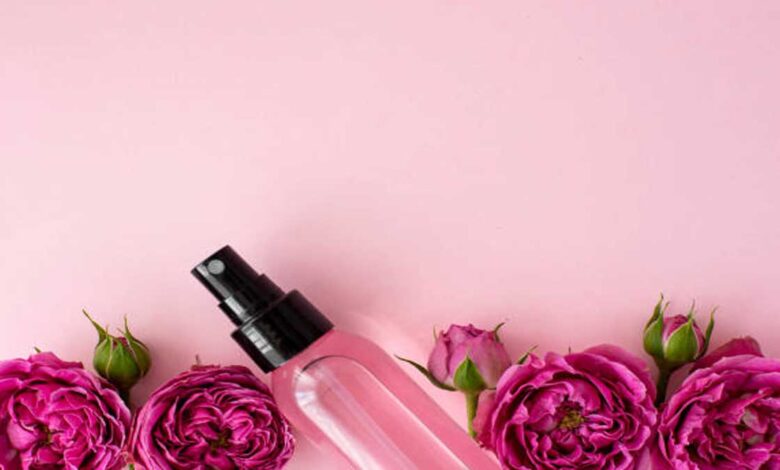 Benefits and Uses of Applying Rose Water