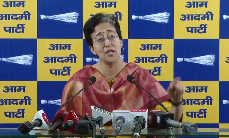 Atishi asked 4 questions on Mahila Samridhi Yojana