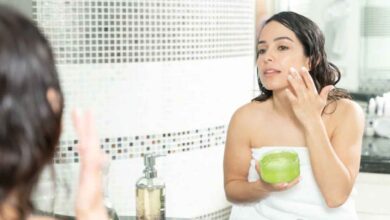 Benefits of applying aloe vera and honey on the face