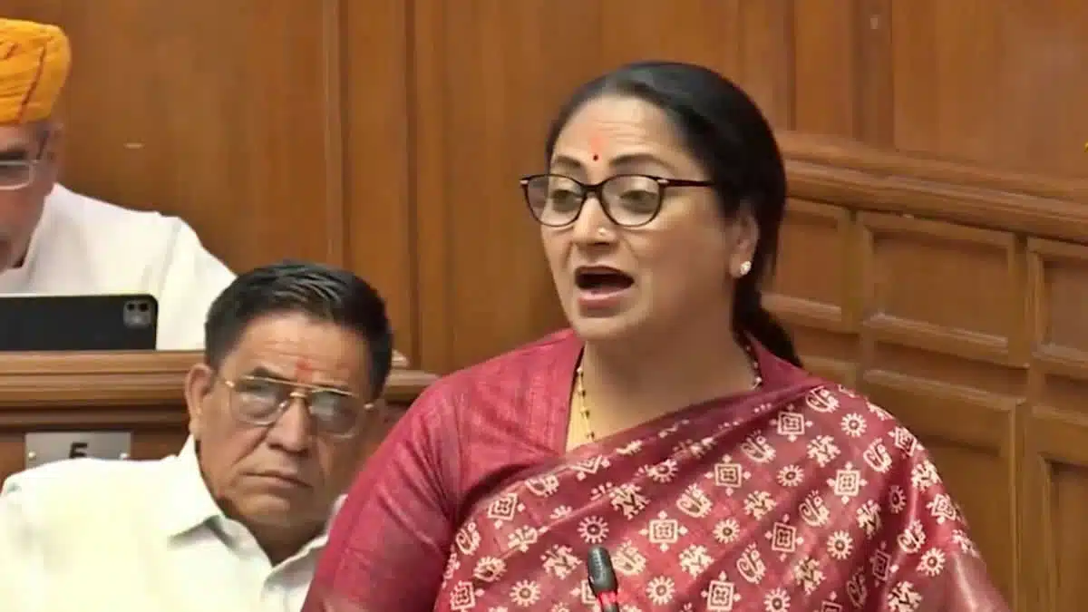 Rekha Gupta's big announcement - Insurance coverage of Rs 10 lakh under PM Jan Arogya Yojana