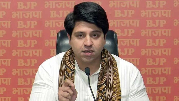 Shehzad Poonawala's attack on tender reservation in Karnataka