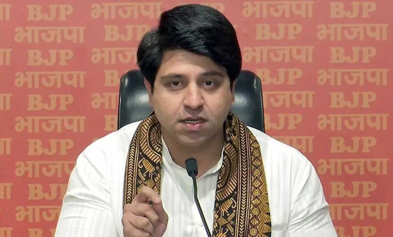 Shehzad Poonawala's attack on tender reservation in Karnataka