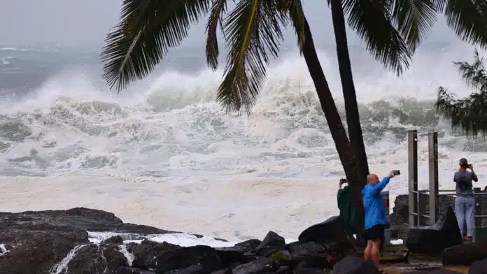 Cyclone Alfred hits eastern Australia; Schools closed, transport stopped in Queensland