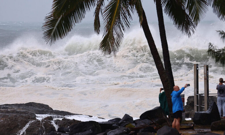 Cyclone Alfred hits eastern Australia; Schools closed, transport stopped in Queensland