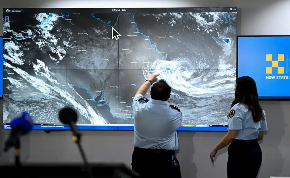 Cyclone Alfred hits eastern Australia; Schools closed, transport stopped in Queensland