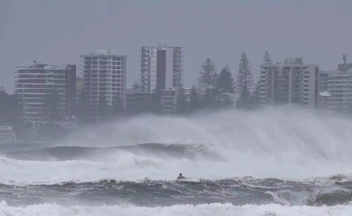 Cyclone Alfred hits eastern Australia; Schools closed, transport stopped in Queensland