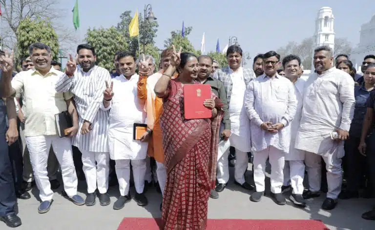 Delhi Budget 2025: सड़क के लिए 1,000 करोड़ रुपये और फ्लाईओवर के लिए 3,800 करोड़ रुपये आवंटित