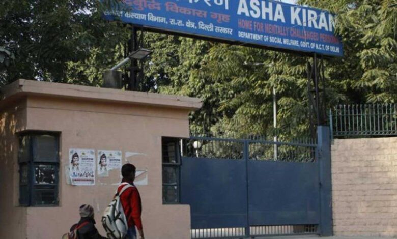 Delhi CM celebrated Holi with the people living in Asha Kiran shelter home