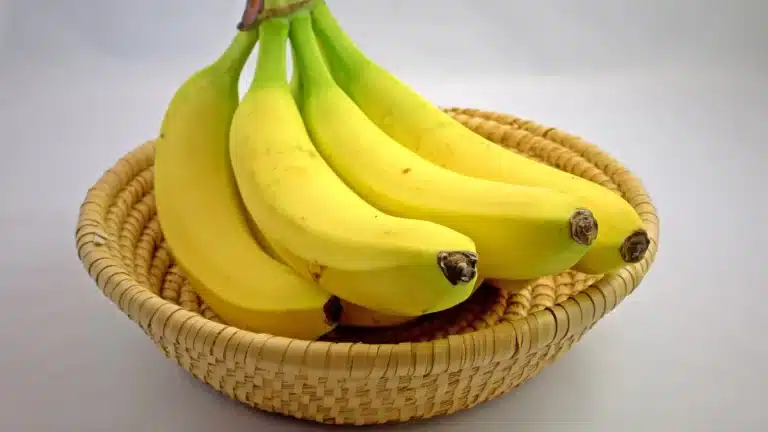 रोज़ खाएं Banana, पाएं ये 8 जबरदस्त फायदे!