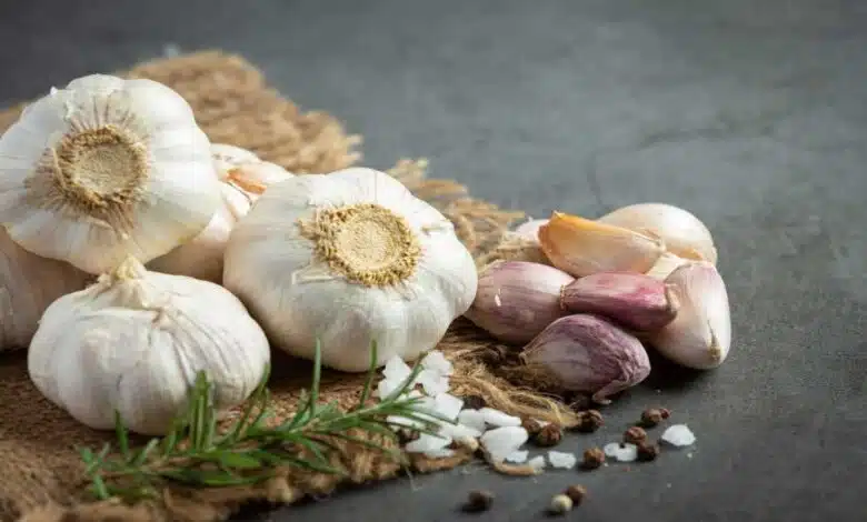 Health Benefits and Side Effects of Eating Garlic