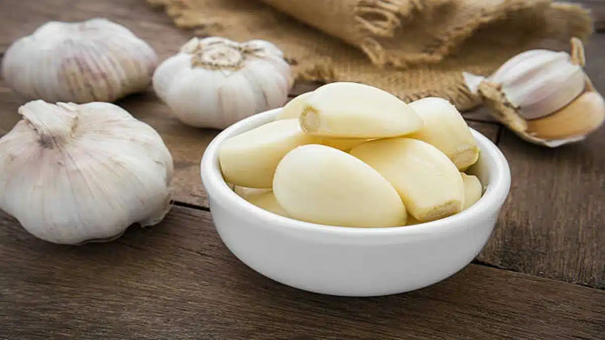 Health Benefits and Side Effects of Eating Garlic