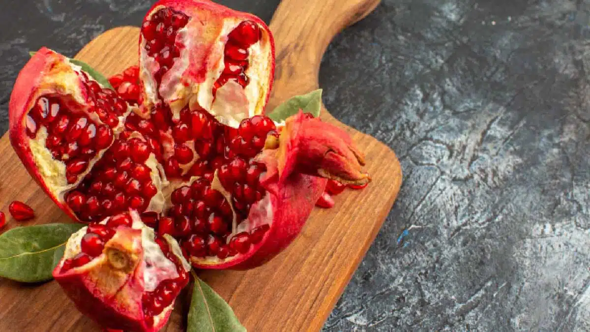 Health Benefits of Eating Pomegranate and Its Amazing Effects