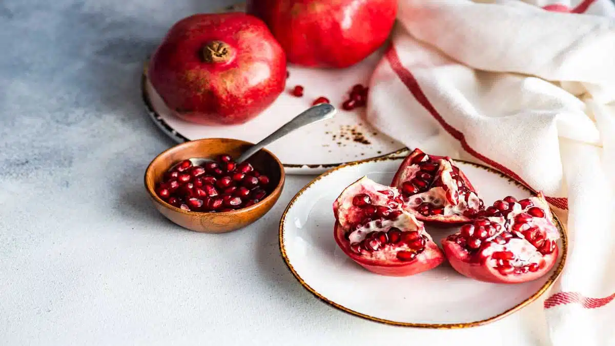 Health Benefits of Eating Pomegranate and Its Amazing Effects