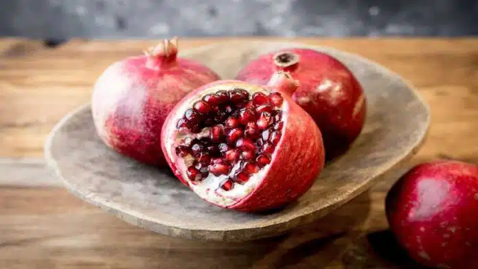 Health Benefits of Eating Pomegranate and Its Amazing Effects