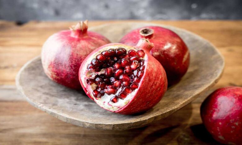 Health Benefits of Eating Pomegranate and Its Amazing Effects