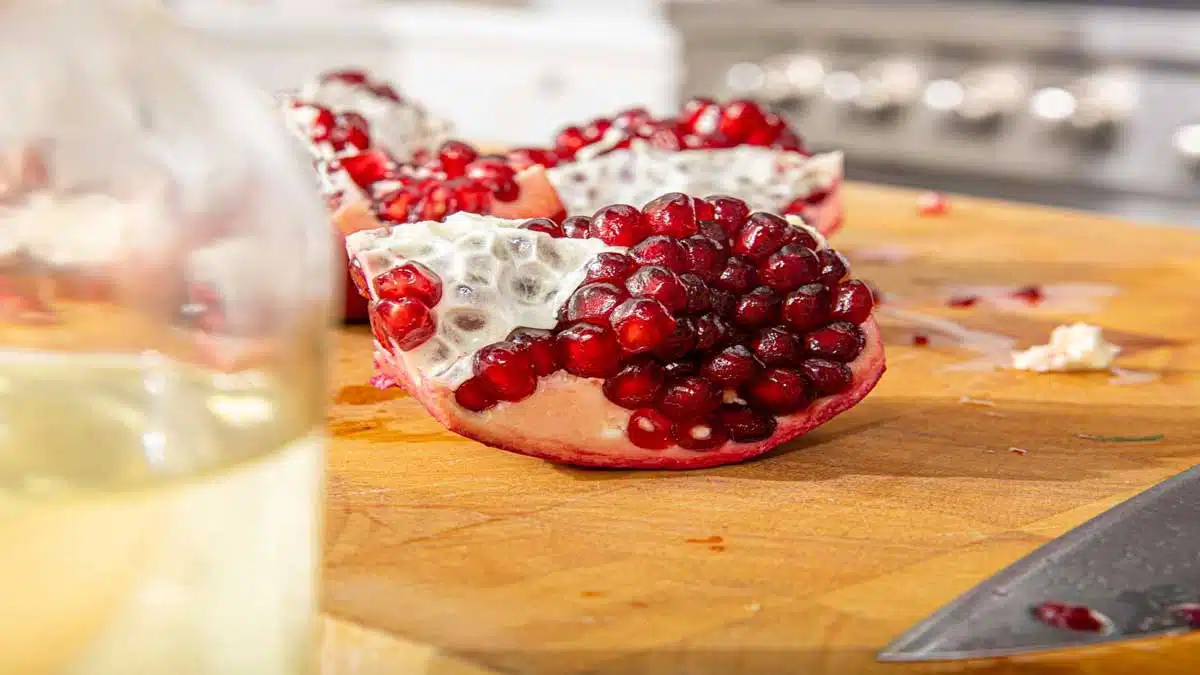 Health Benefits of Eating Pomegranate and Its Amazing Effects