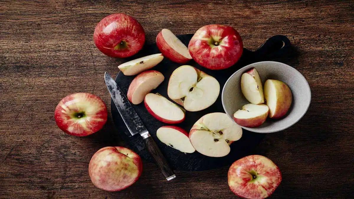 Amazing Health Benefits of Eating Apples Amazing Health Benefits of Eating Apples